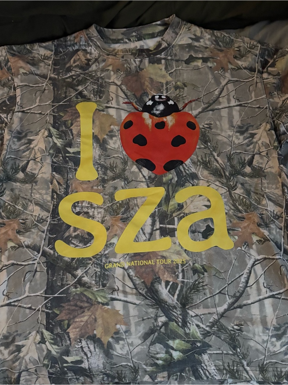 I Sza Graphic Long Sleeve Tee in Camo with Yellow Print